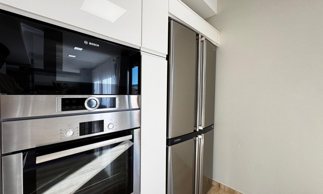 Revânzare - Mansardă -
Torrevieja - Estacion De Autobuses