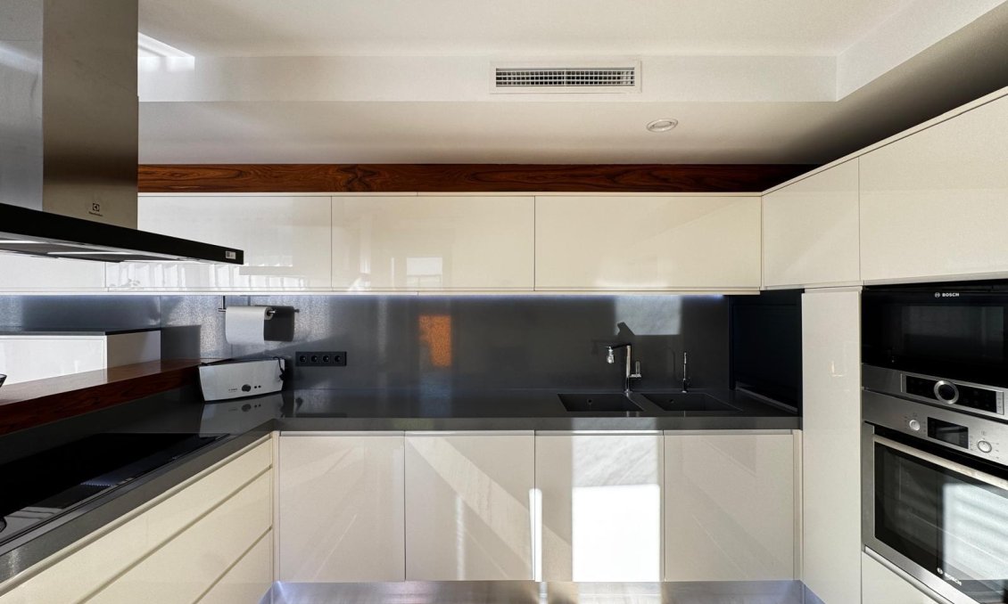 Revânzare - Mansardă -
Torrevieja - Estacion De Autobuses