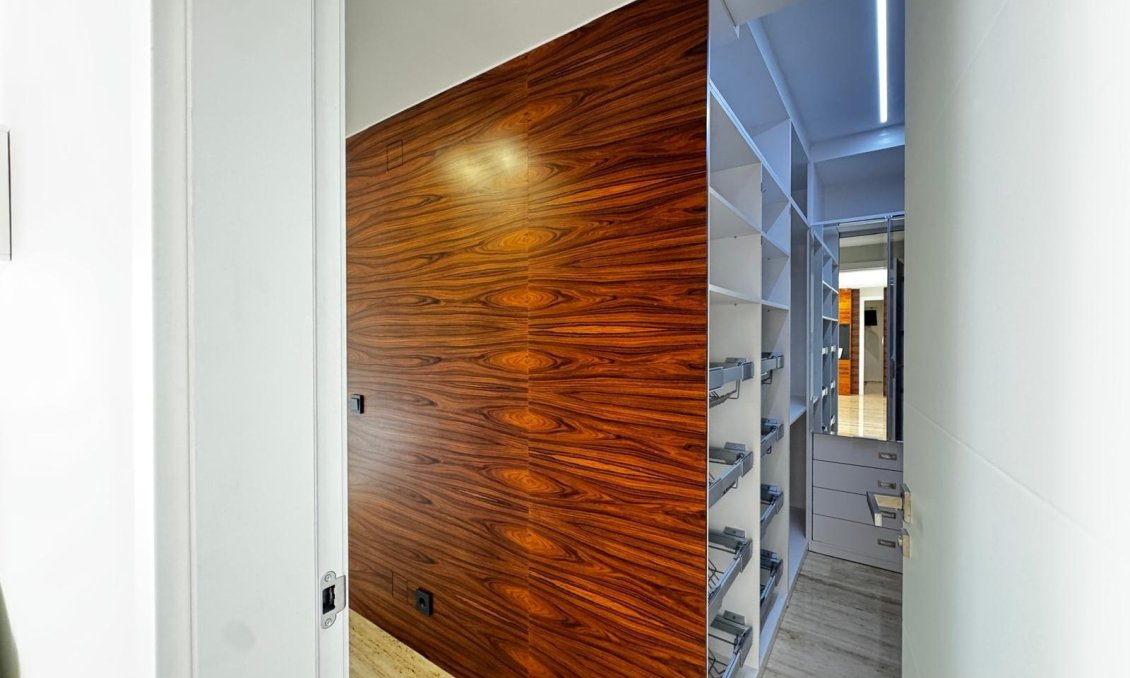 Revânzare - Mansardă -
Torrevieja - Estacion De Autobuses