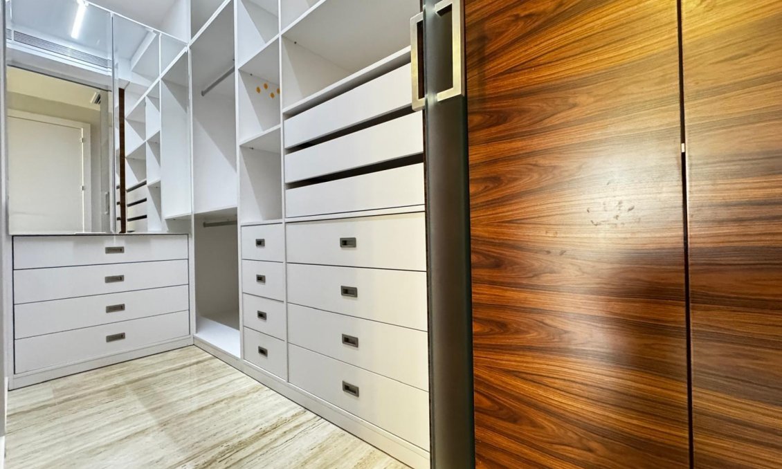 Revânzare - Mansardă -
Torrevieja - Estacion De Autobuses