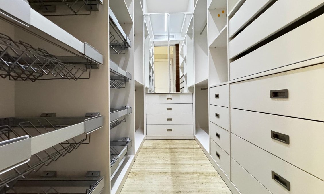 Revânzare - Mansardă -
Torrevieja - Estacion De Autobuses