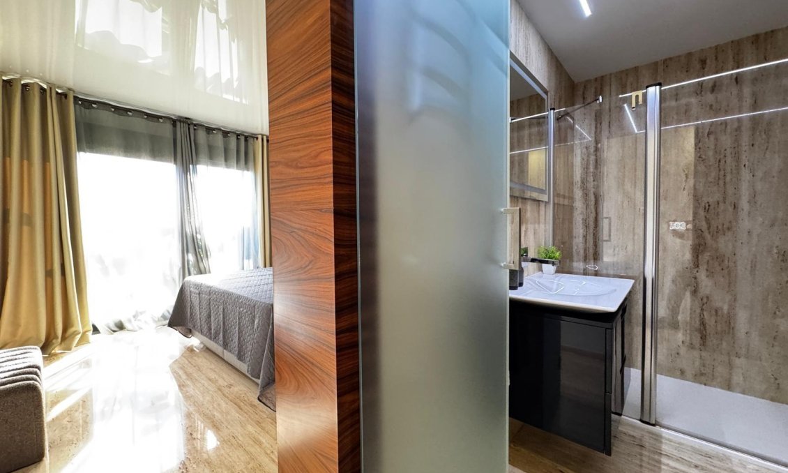 Revânzare - Mansardă -
Torrevieja - Estacion De Autobuses