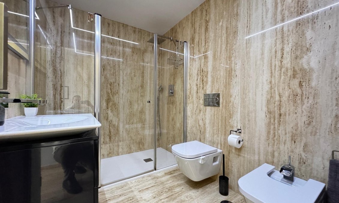 Revânzare - Mansardă -
Torrevieja - Estacion De Autobuses