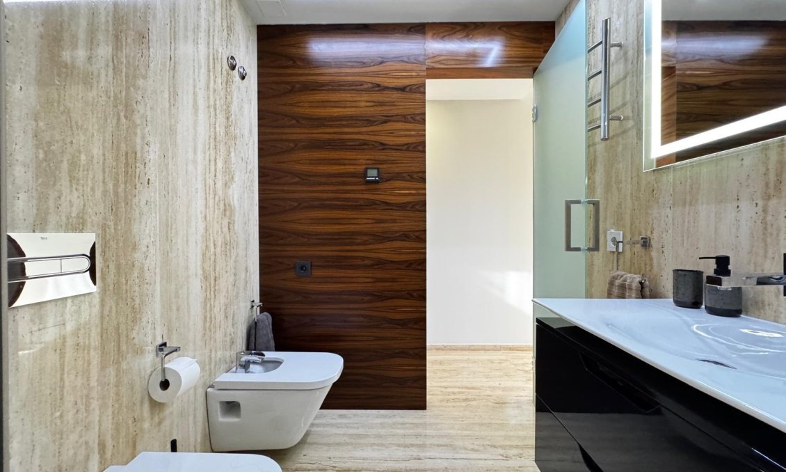 Revânzare - Mansardă -
Torrevieja - Estacion De Autobuses