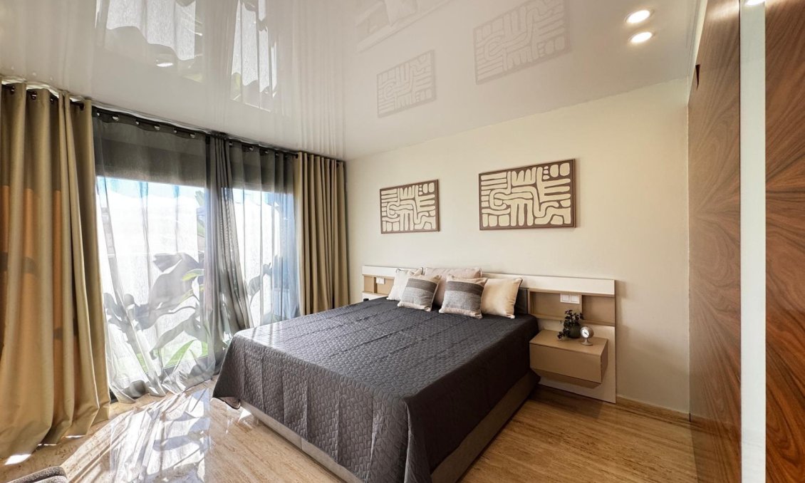 Revânzare - Mansardă -
Torrevieja - Estacion De Autobuses