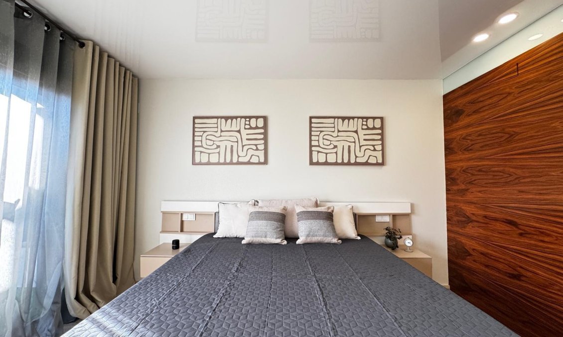 Revânzare - Mansardă -
Torrevieja - Estacion De Autobuses