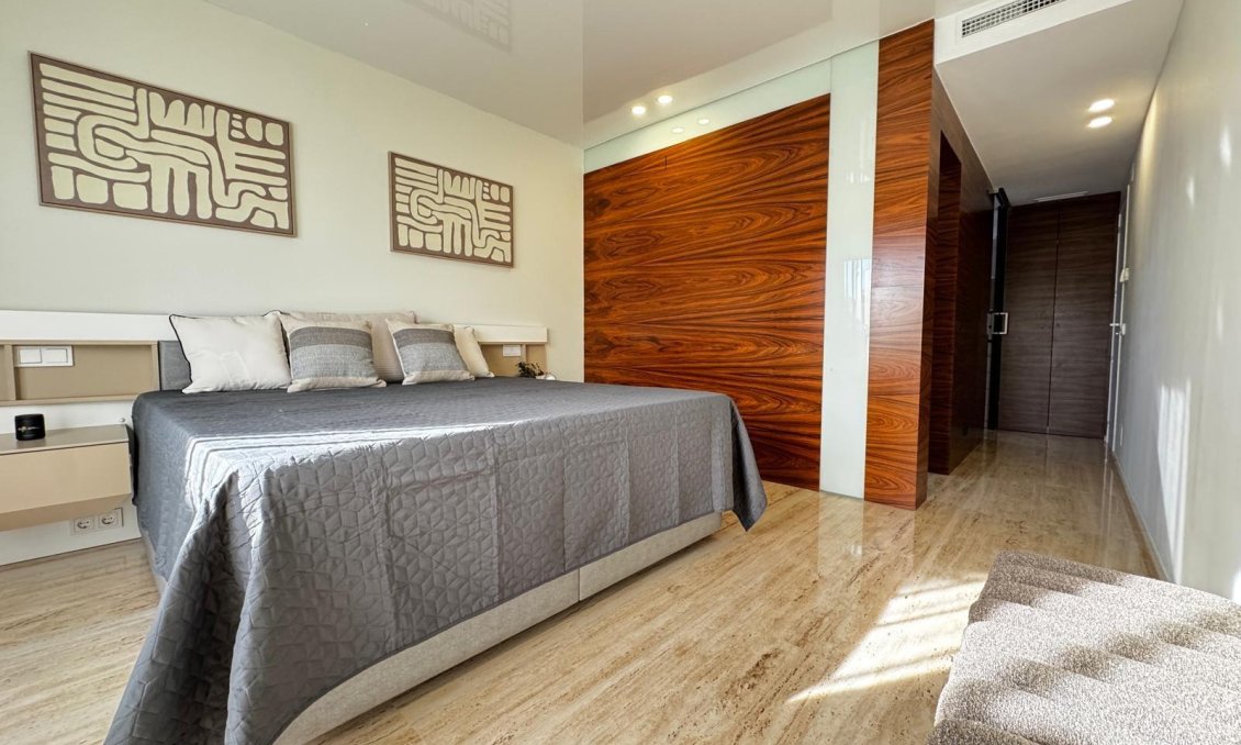 Revânzare - Mansardă -
Torrevieja - Estacion De Autobuses