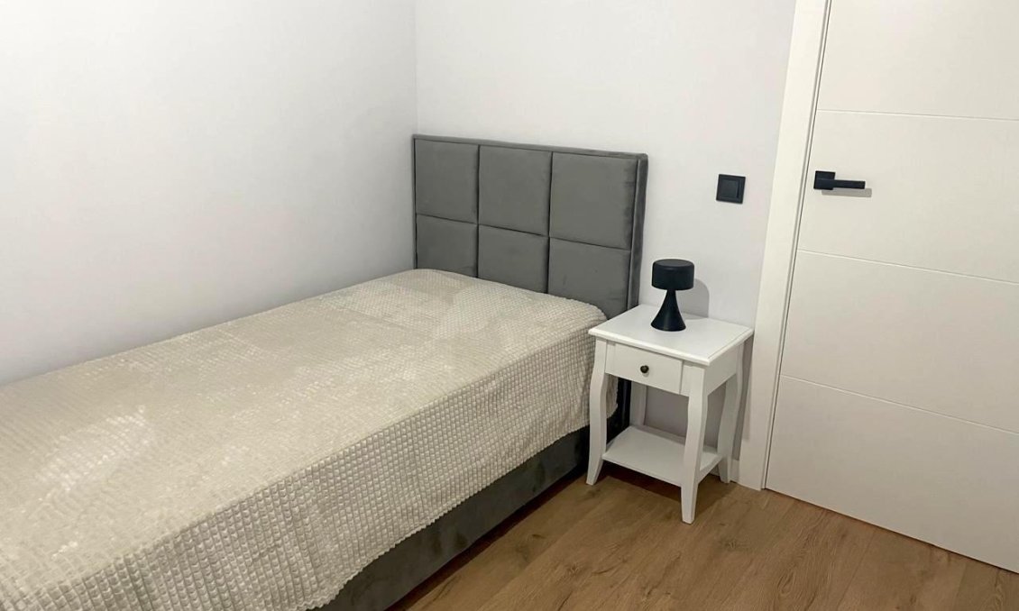 Segunda mano - Apartamento -
Torrevieja - Paseo Maritimo