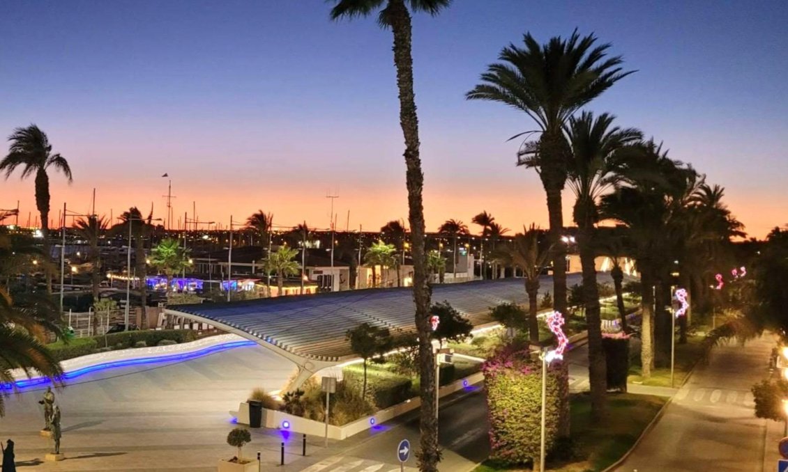 Segunda mano - Apartamento -
Torrevieja - Paseo Maritimo