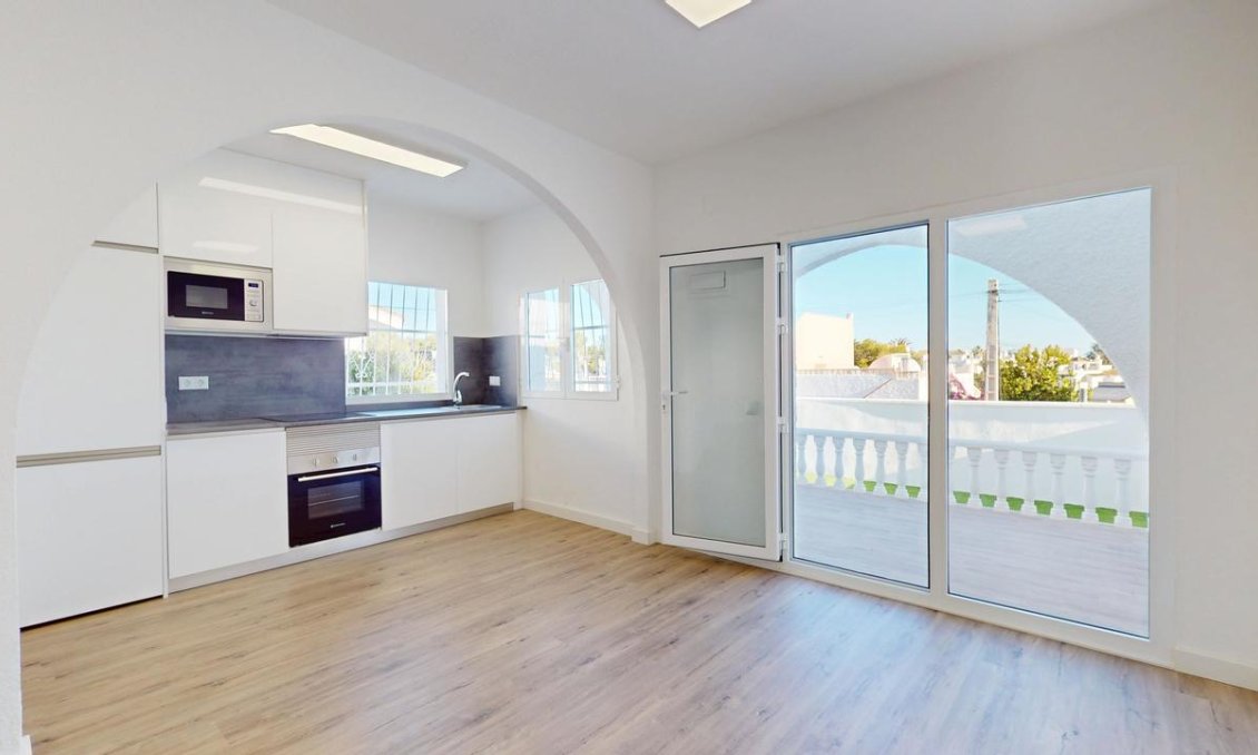 Használt Ingatlanok - Bungaló -
Villamartin - Costa Blanca