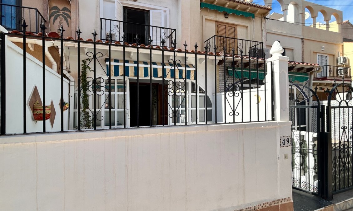 Használt Ingatlanok - Sorház -
El Chaparral - Inland