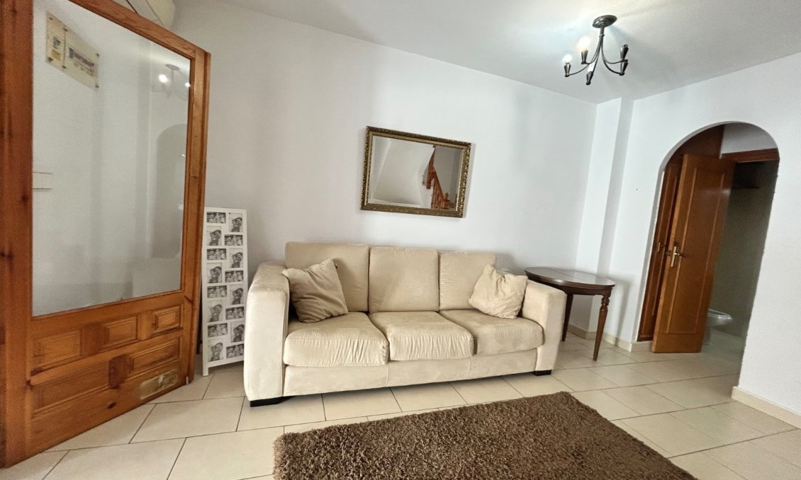 Használt Ingatlanok - Sorház -
El Chaparral - Inland