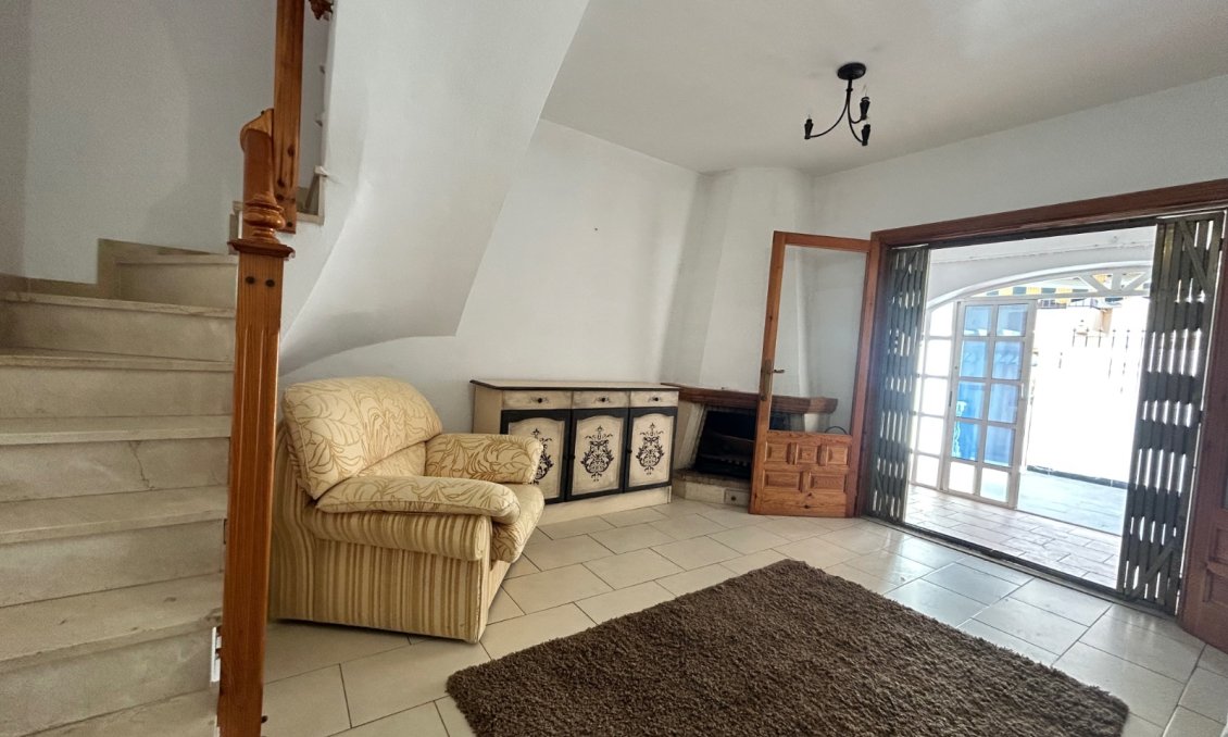 Használt Ingatlanok - Sorház -
El Chaparral - Inland