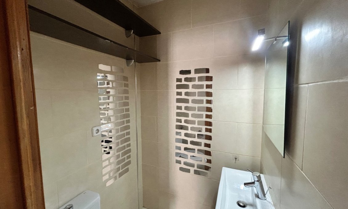 Használt Ingatlanok - Sorház -
El Chaparral - Inland