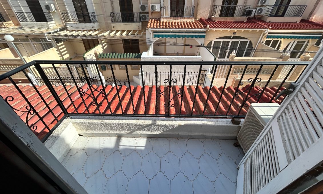 Használt Ingatlanok - Sorház -
El Chaparral - Inland