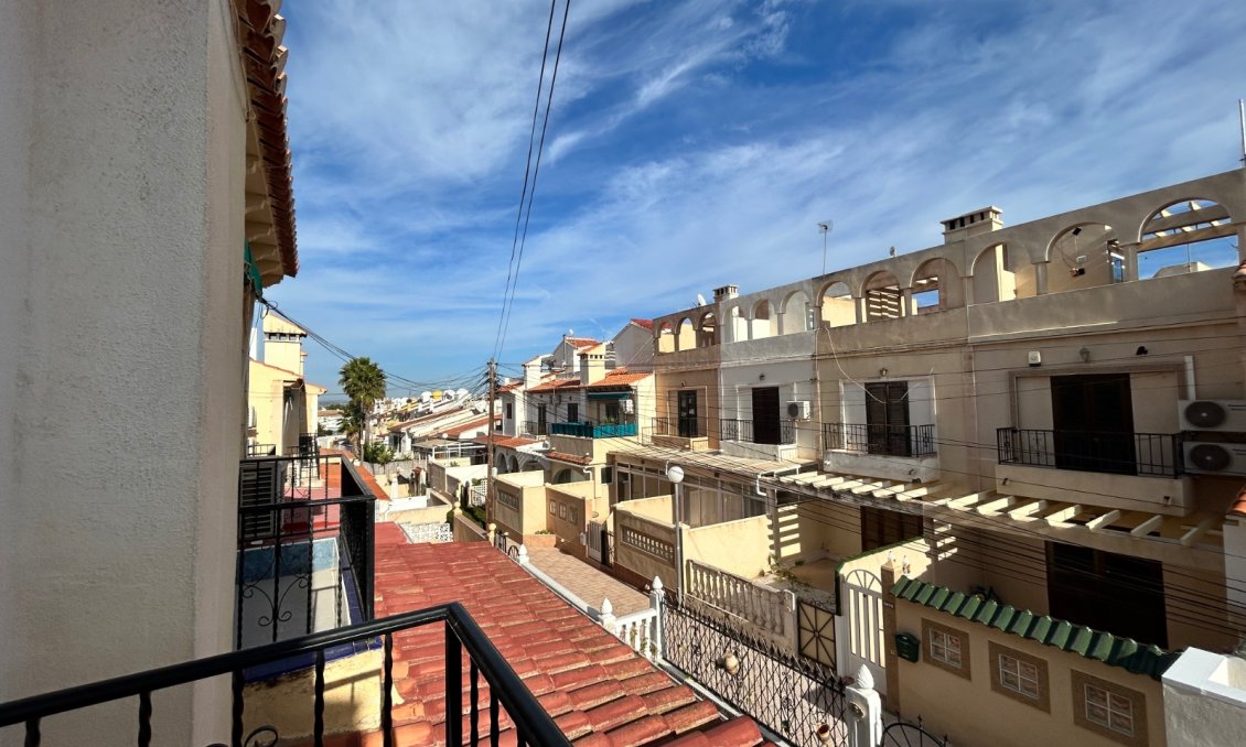 Használt Ingatlanok - Sorház -
El Chaparral - Inland