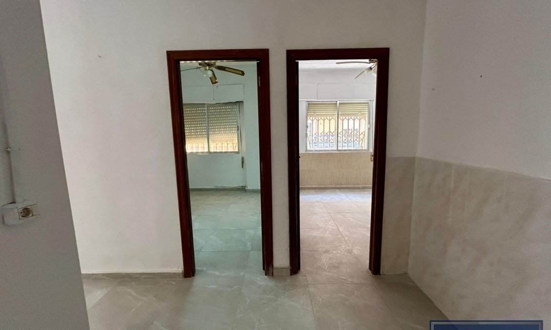 Segunda mano - Apartamento -
Torrevieja - Centro