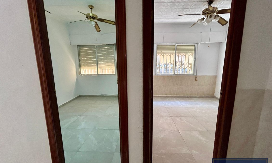 Segunda mano - Apartamento -
Torrevieja - Centro