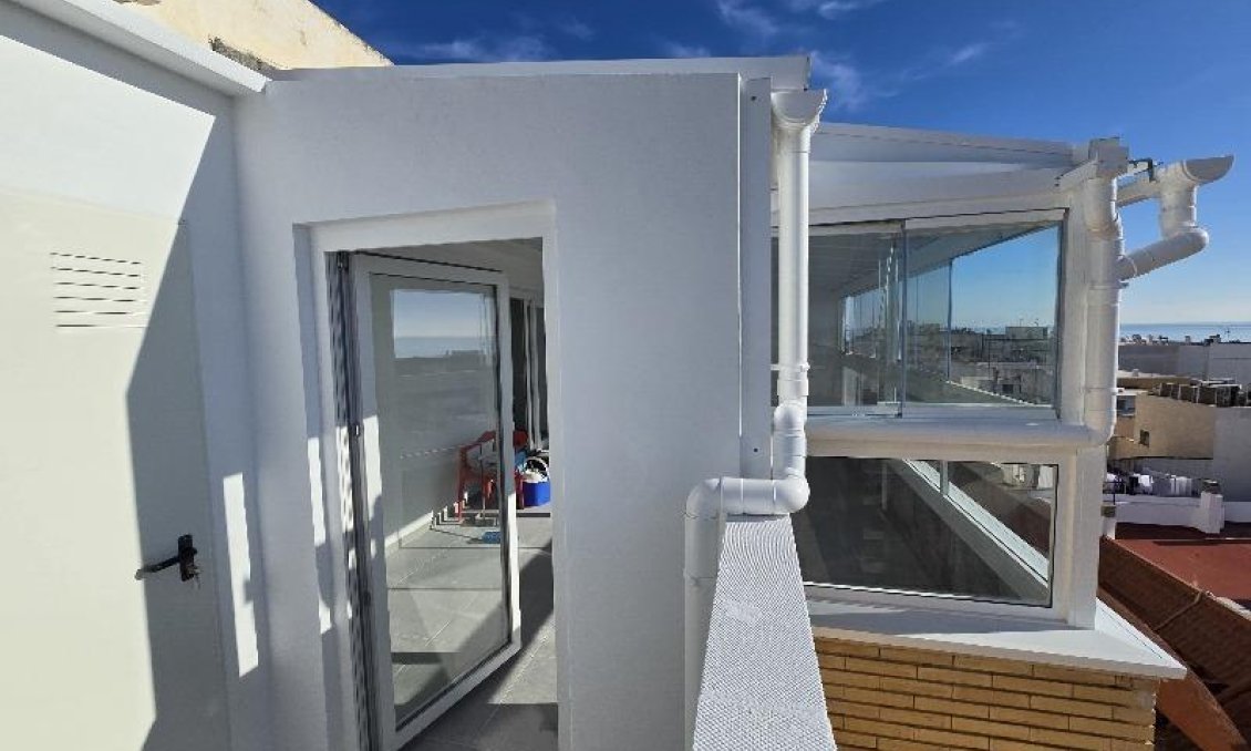 Revânzare - Mansardă -
Torrevieja - Playa del Cura