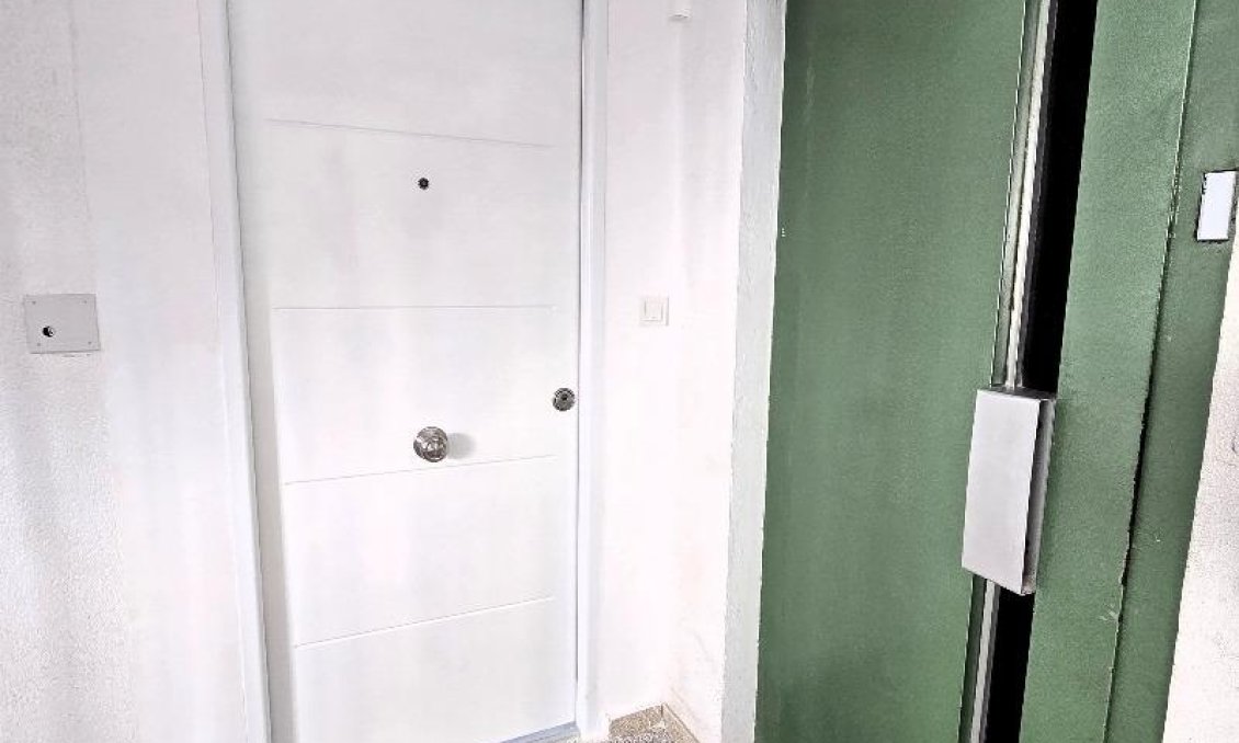 Revânzare - Mansardă -
Torrevieja - Playa del Cura