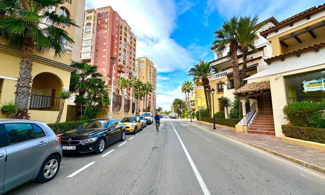 Segunda mano - Apartamento -
Torrevieja - Los Frutales