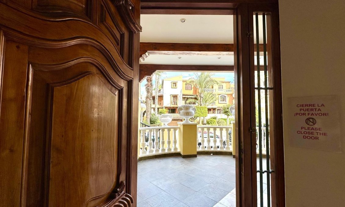 Segunda mano - Apartamento -
Torrevieja - Los Frutales