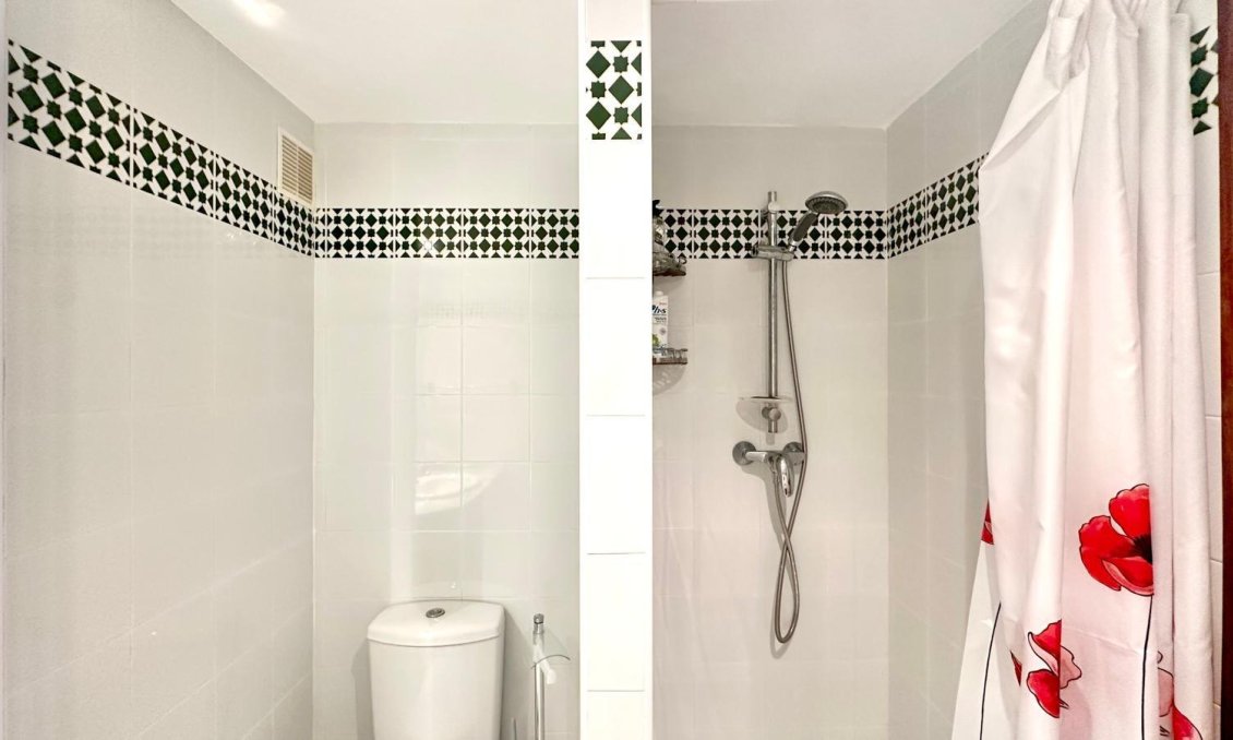 Segunda mano - Apartamento -
Torrevieja - Los Frutales