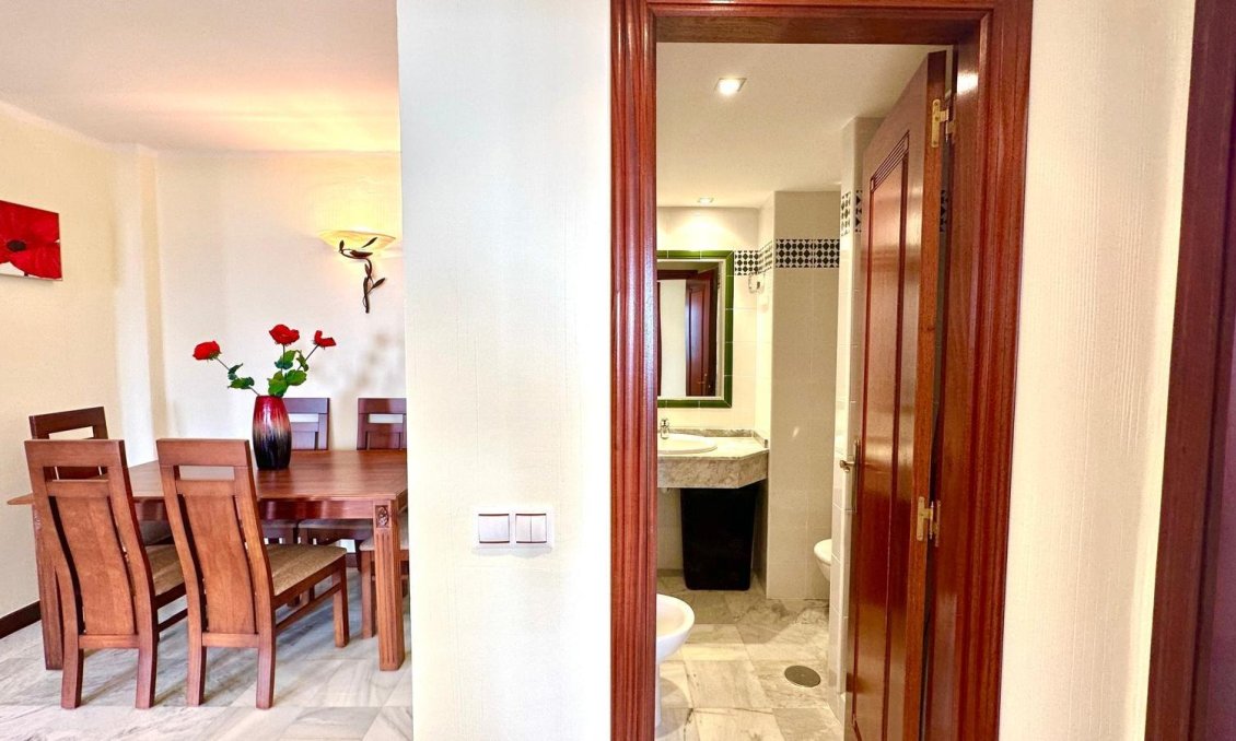 Segunda mano - Apartamento -
Torrevieja - Los Frutales