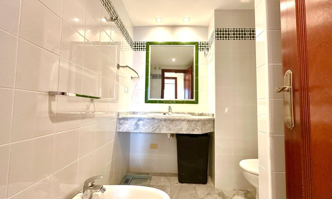 Segunda mano - Apartamento -
Torrevieja - Los Frutales