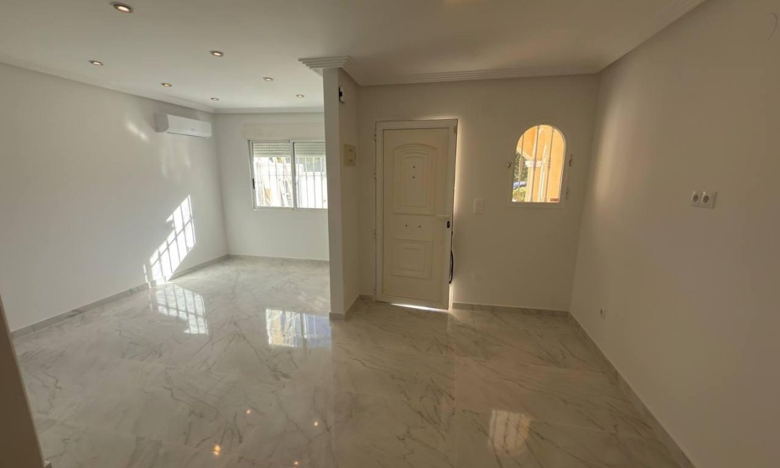 Wiederverkauf - Town House -
Torrevieja - Aguas Nuevas