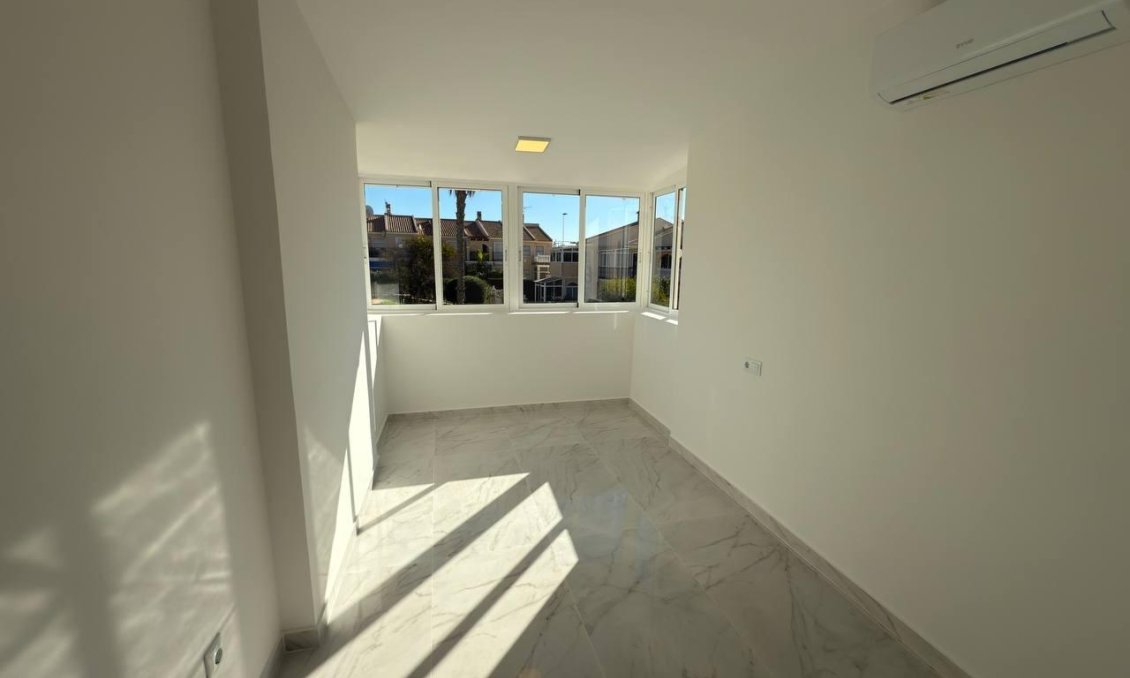 Wiederverkauf - Town House -
Torrevieja - Aguas Nuevas