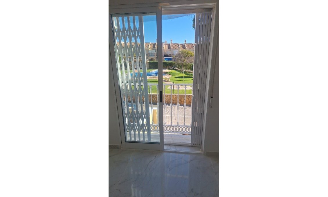 Wiederverkauf - Town House -
Torrevieja - Aguas Nuevas