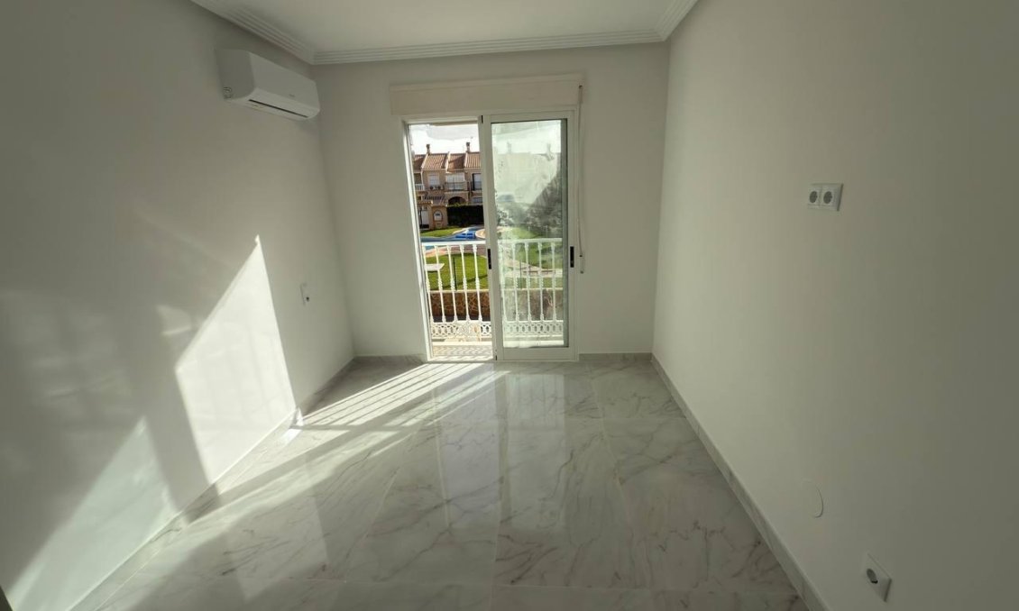 Használt Ingatlanok - Sorház -
Torrevieja - Aguas Nuevas