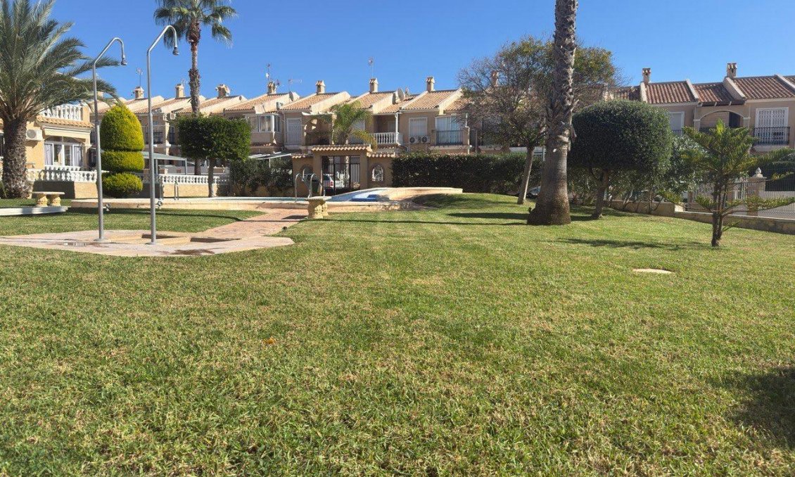 Használt Ingatlanok - Sorház -
Torrevieja - Aguas Nuevas