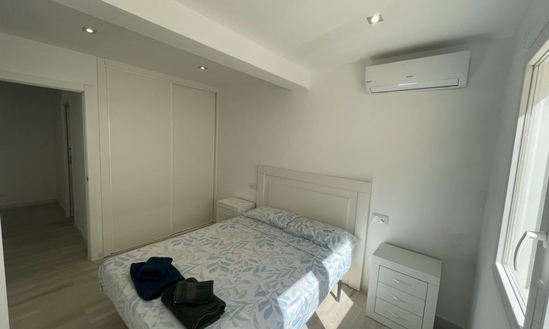 Segunda mano - Bungalow -
Orihuela Costa - La Regia