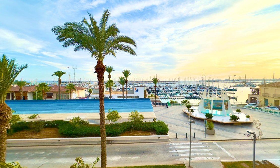 Segunda mano - Apartamento -
Torrevieja