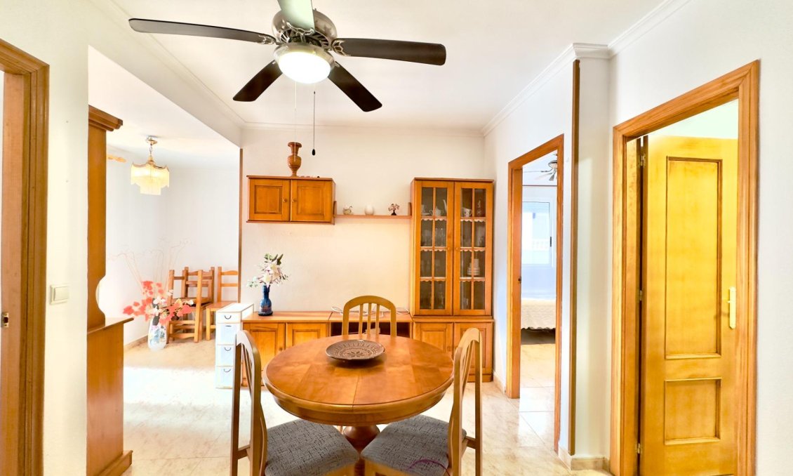 Segunda mano - Apartamento -
Torrevieja - Centro