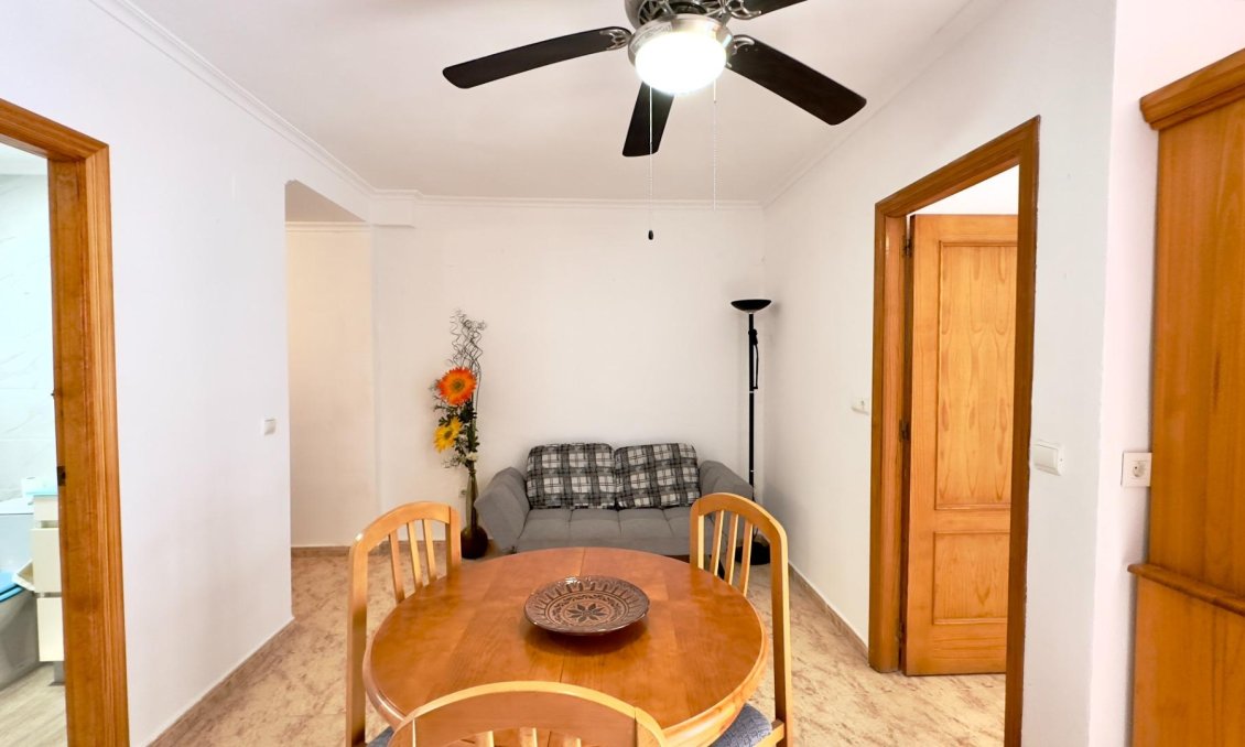 Segunda mano - Apartamento -
Torrevieja - Centro