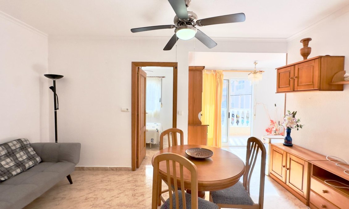 Segunda mano - Apartamento -
Torrevieja - Centro