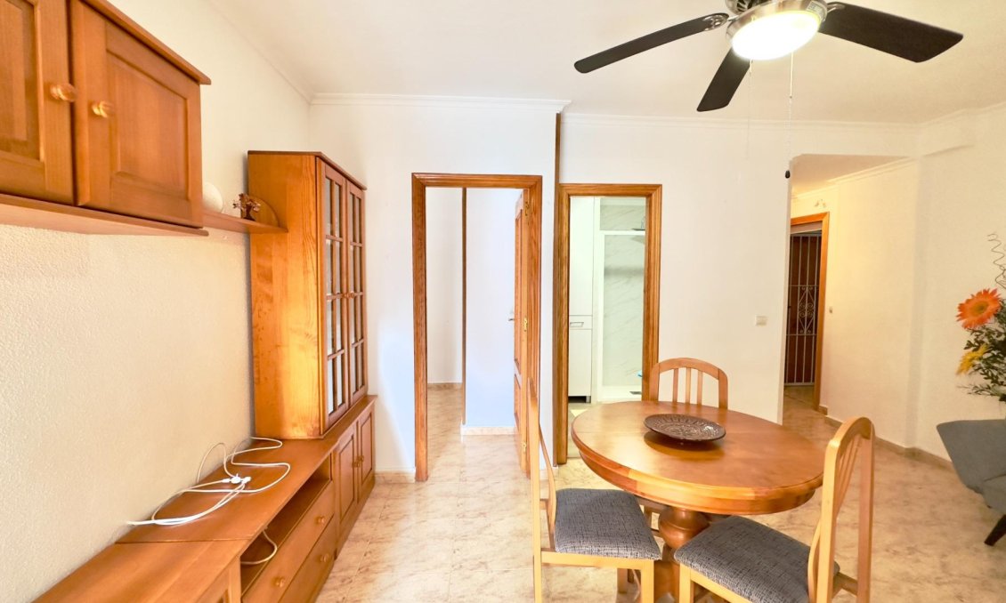 Segunda mano - Apartamento -
Torrevieja - Centro