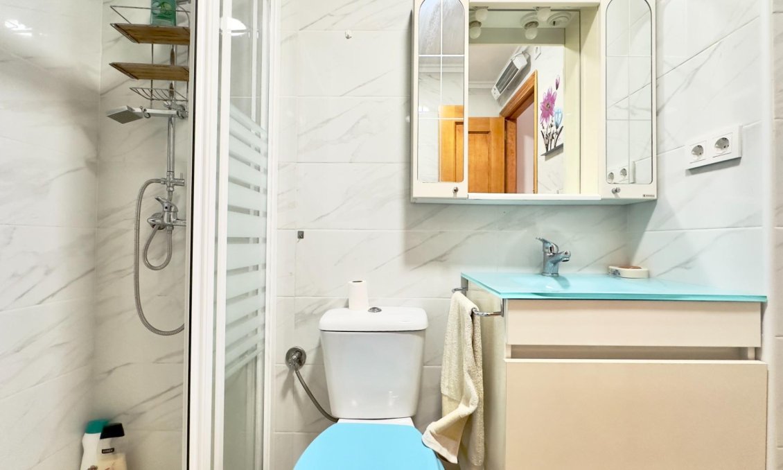 Segunda mano - Apartamento -
Torrevieja - Centro