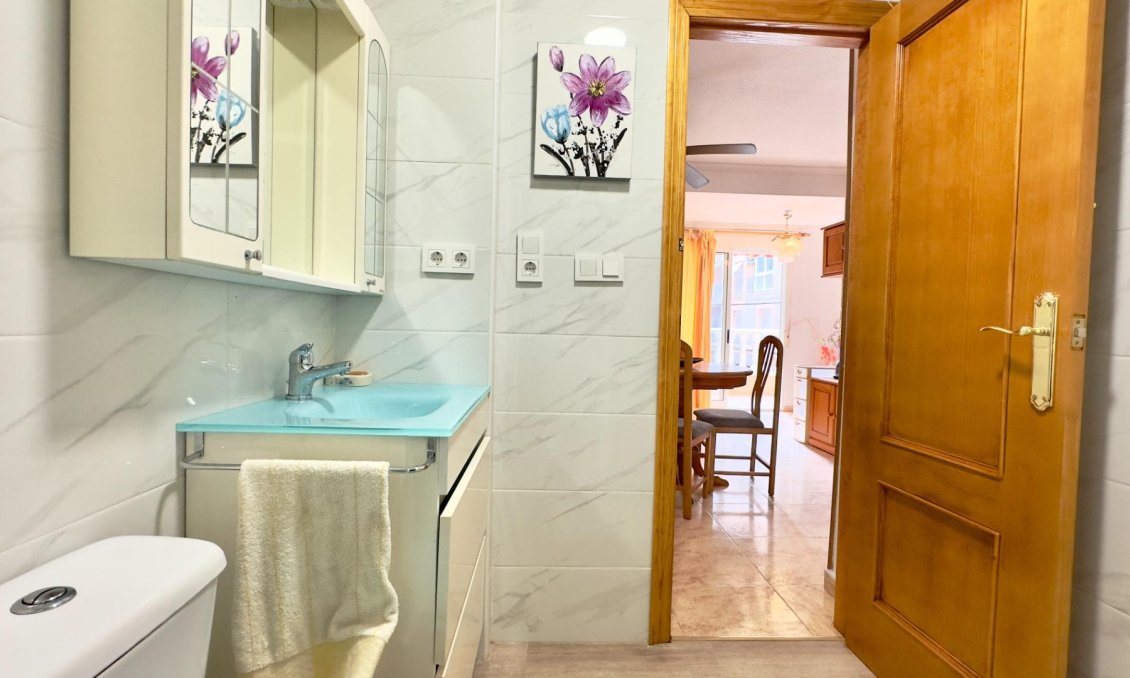 Segunda mano - Apartamento -
Torrevieja - Centro