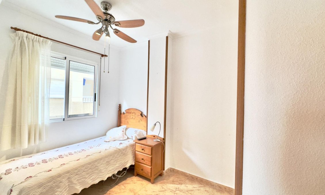 Segunda mano - Apartamento -
Torrevieja - Centro