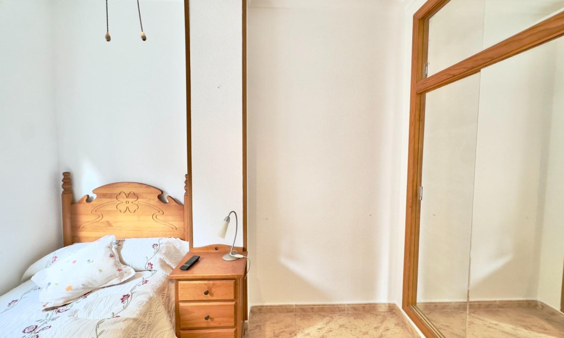 Segunda mano - Apartamento -
Torrevieja - Centro