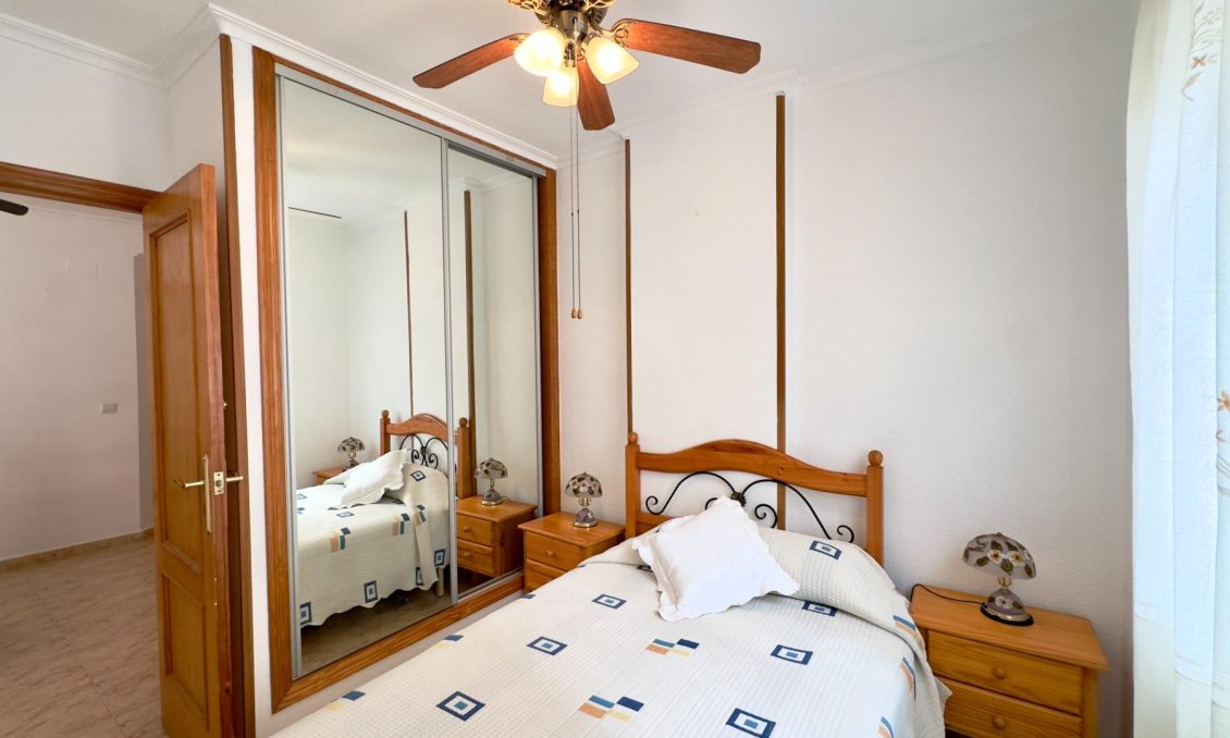 Segunda mano - Apartamento -
Torrevieja - Centro