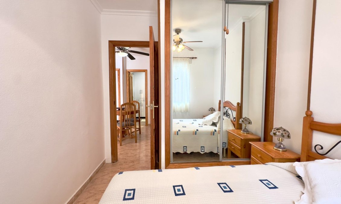 Segunda mano - Apartamento -
Torrevieja - Centro