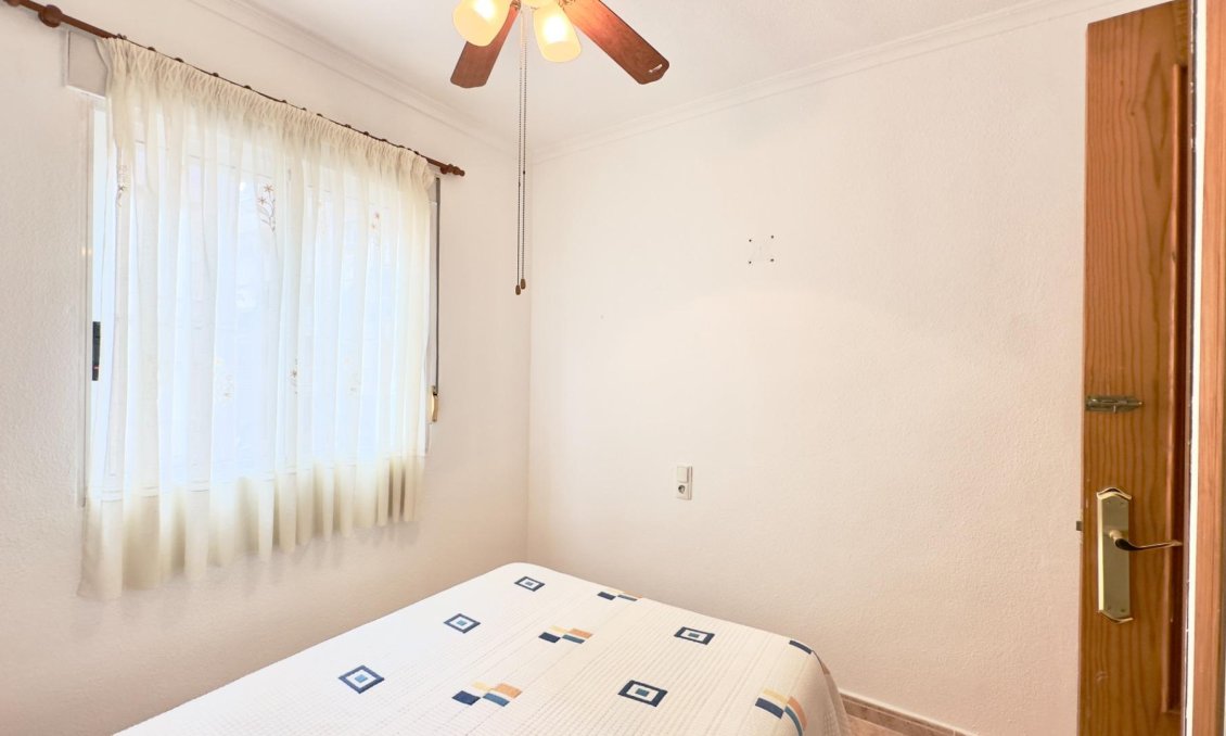Segunda mano - Apartamento -
Torrevieja - Centro