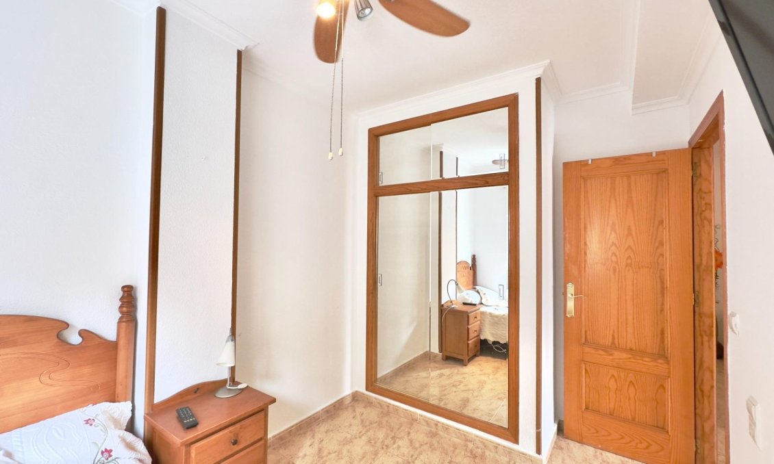 Segunda mano - Apartamento -
Torrevieja - Centro