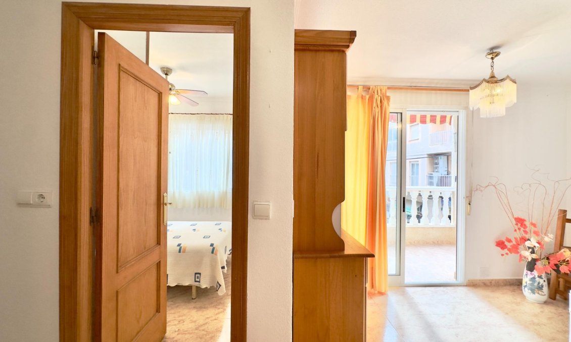 Segunda mano - Apartamento -
Torrevieja - Centro