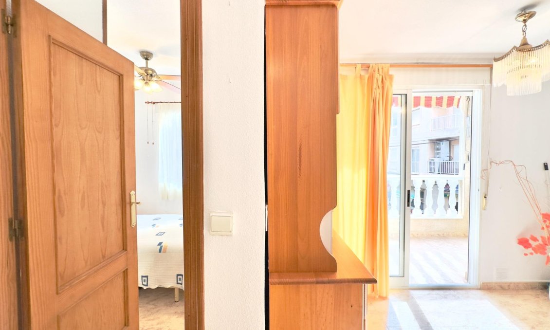 Segunda mano - Apartamento -
Torrevieja - Centro